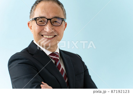 ビジネスマン ポートレート シニア スーツ ビジネスマン ポートレート シニア スーツ 87192123