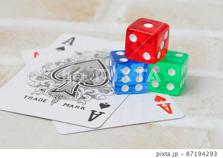 トランプ、サイコロ、ダイス、キューブ、カード、おもちゃ、玩具、ゲーム、遊び、ギャンブル 87194293