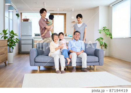 三世代家族イメージ 87194419
