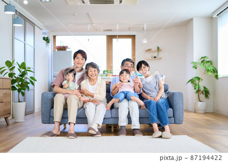 三世代家族イメージ 87194422