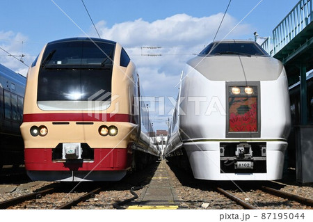 車両基地で並ぶ国鉄特急色のE653系と651系 87195044