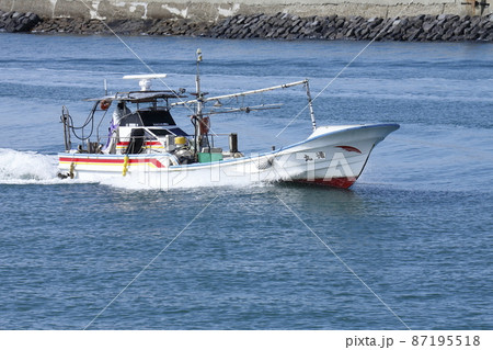 大牟田市　三池港　帰港する漁船、 87195518