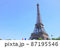 エッフェル塔と青空 87195546