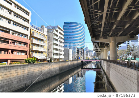 西江戸川橋／神田川より下流方向を望む(東京都文京区)【2022.2】 87196373