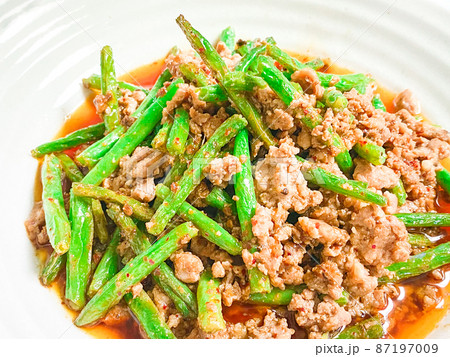 中国家庭料理・干扁四季豆(いんげんと挽肉の炒め) 中国家庭料理・干扁四季豆(いんげんと挽肉の炒め) 87197009