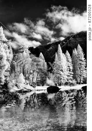 Merced River Yosemite Valley 87200328