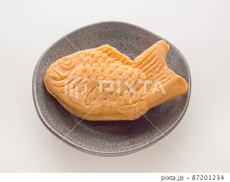 皿に乗ったたい焼き 87201234