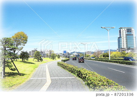宍道湖東岸の街並み風景 ... 島根県 松江市：快晴 87201336