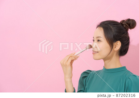 20代女性ポートレート　メイク 87202316