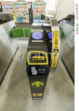 改札 駅 ホーム 改札機 自動改札 改札口 改札 駅 ホーム 改札機 自動改札 改札口 87202879