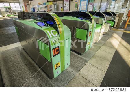 改札　駅　ホーム　 改札機　自動改札　改札口 87202881