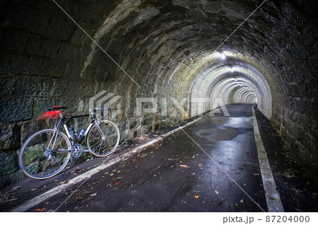 クロマンプと黒いロードバイク 87204000