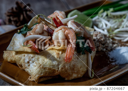Close-up of Fried Thai Noodle with Shrimp Wrapped in Egg, That popular food for foreigner tourists. Close-up of Fried Thai Noodle with Shrimp Wrapped in Egg, That popular food for foreigner tourists. 87204667