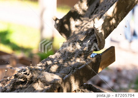 The concrete is poured on a wooden tray. 87205704