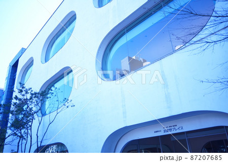 kw+hg architectsが設計した武蔵野プレイスは武蔵境駅近くに佇む。 kw+hg architectsが設計した武蔵野プレイスは武蔵境駅近くに佇む。 87207685