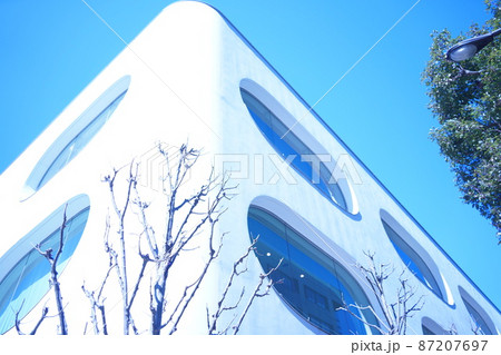 kw+hg architectsが設計した武蔵野プレイスは武蔵境駅近くに佇む。 kw+hg architectsが設計した武蔵野プレイスは武蔵境駅近くに佇む。 87207697