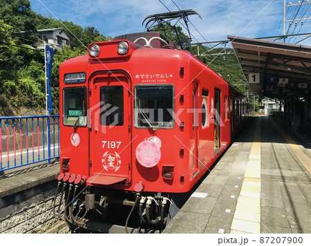 加太駅に停車中の、めでたいでんしゃ・なな <和歌山・加太> 加太駅に停車中の、めでたいでんしゃ・なな <和歌山・加太> 87207900