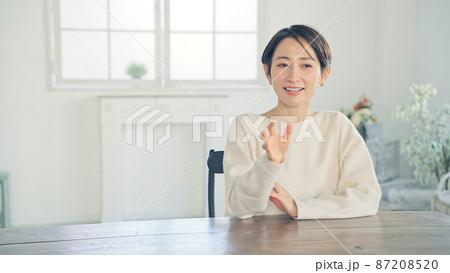 会話する女性 インタビュー 会話する女性 インタビュー 87208520
