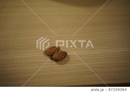 アーモンド・アップ 87209364