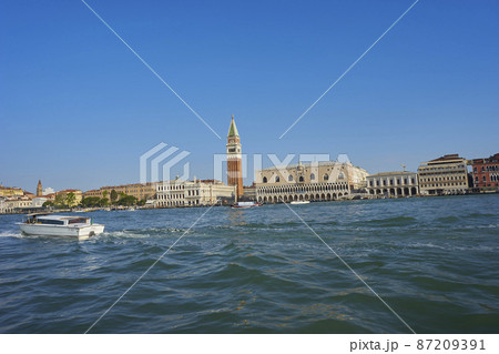イタリア　ベネチア　海上　街中 87209391