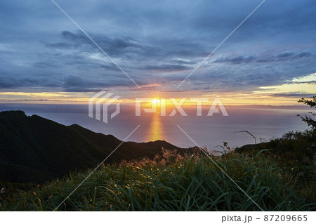 弥彦山　夕暮れ 87209665