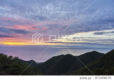 弥彦山　夕暮れ 87209670