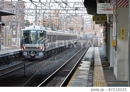 JR西日本 223系1000番台 W5編成 リニューアル車 検査明け 新快速 草津行き JR西日本 223系1000番台 W5編成 リニューアル車 検査明け 新快速 草津行き 87210235