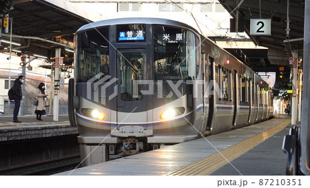 JR西日本 225系100番台 3次車 L7編成 新車 普通 米原行き 87210351