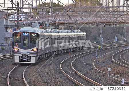 JR西日本 225系100番台 3次車 L7編成 新車 普通 米原行き 87210352