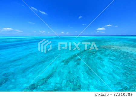 沖縄　宮古島　透明度抜群の海 87210583