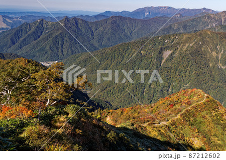 谷川連峰・万太郎山の伍策新道から見る巻機山 谷川連峰・万太郎山の伍策新道から見る巻機山 87212602