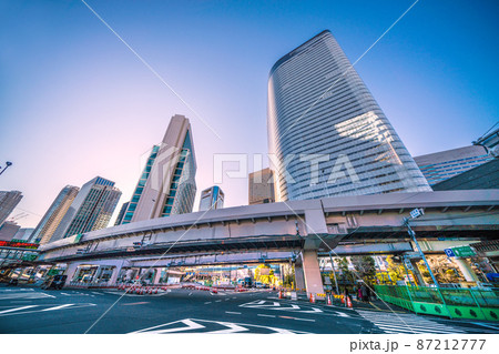 日本の東京都市景観 まん延防止等重点措置下の汐留・オフィス街などを望む 87212777