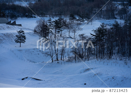 雪景色 日の出前 雪景色 日の出前 87213425