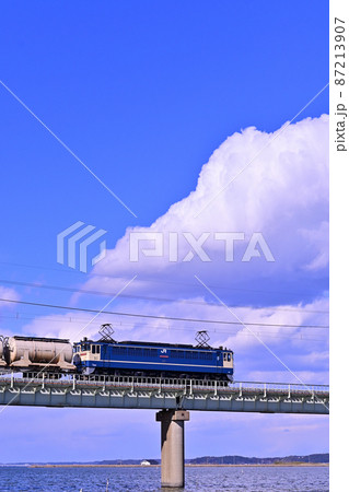 麗らかな空と電気機関車 麗らかな空と電気機関車 87213907