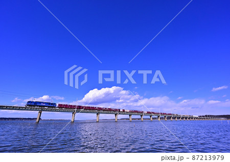 青空と貨物列車 青空と貨物列車 87213979