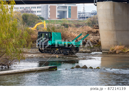 京都桂川の中洲の木々の伐採工事 京都桂川の中洲の木々の伐採工事 87214139