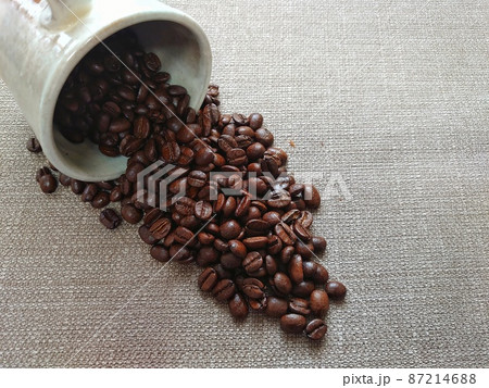 コーヒー豆とコピースペース 87214688