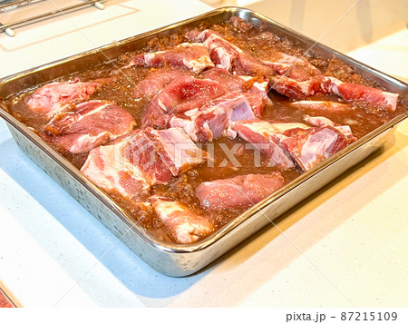 スペアリブの浸け置き スペアリブの浸け置き 87215109