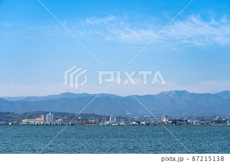 守山市湖岸から見る対岸の堅田市街地 守山市湖岸から見る対岸の堅田市街地 87215138