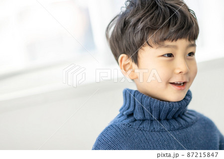 子供 笑顔 微笑 87215847