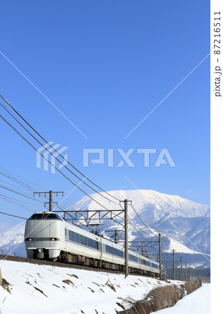 伊吹山と特急しらさぎ 87216511