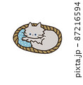 寝る姿勢のグレーの猫 87216594