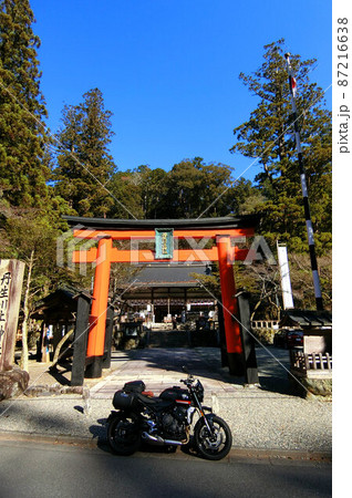 丹生川上神社の鳥居前にてバイクと共に 87216638