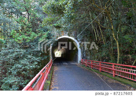 京都嵯峨・愛宕橋とトンネル 87217605