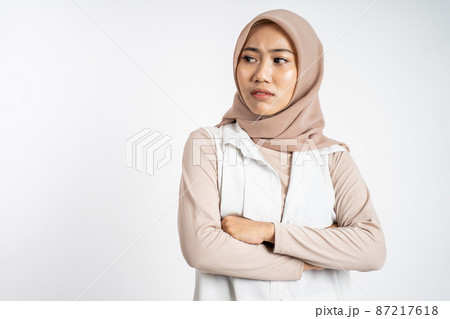 muslim woman feeling uncertain about her life choice 87217618