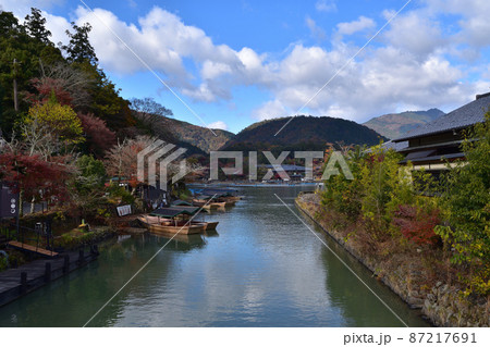 京都嵐山船乗り場と小倉山 87217691