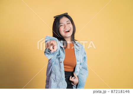 asian young woman with finger pointing hand gesture 87218146