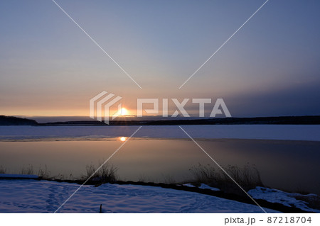 シラルトロ湖の夕陽 シラルトロ湖の夕陽 87218704