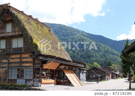 白川郷の合掌造りの店 白川郷の合掌造りの店 87219280