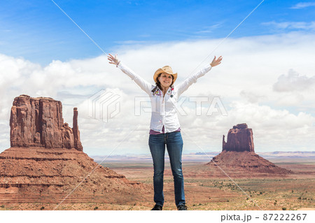 Girl in monument valley 87222267